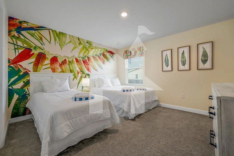 Vacation Home Near Disney, 9 bedrooms