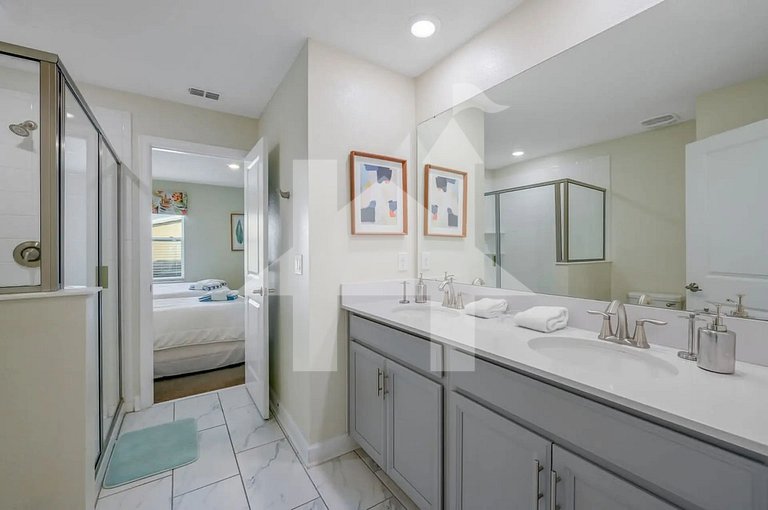 Vacation Home Near Disney, 9 bedrooms