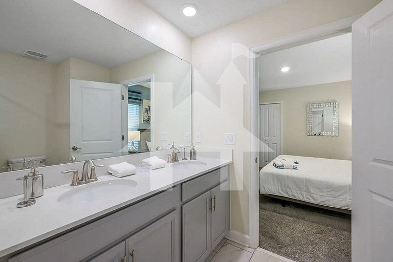 Vacation Home Near Disney, 9 bedrooms