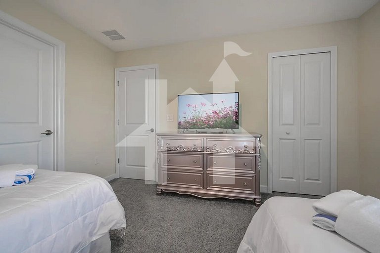 Vacation Home Near Disney, 9 bedrooms