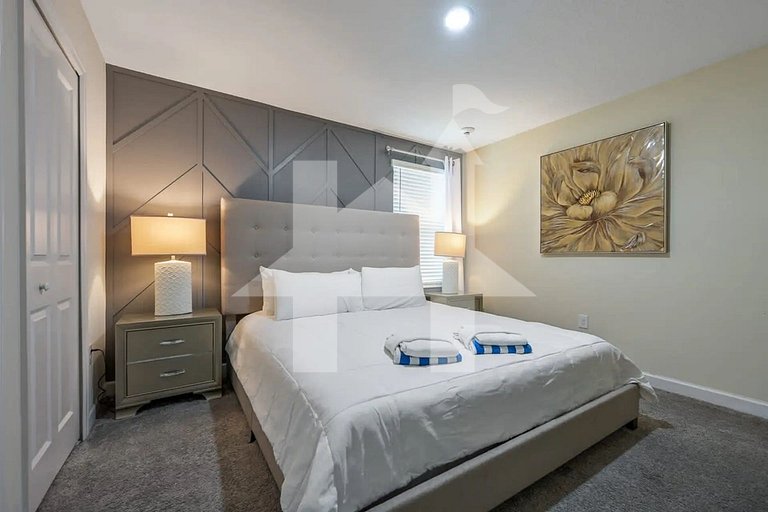 Vacation Home Near Disney, 9 bedrooms