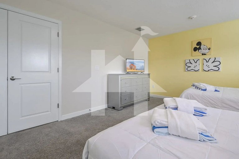 Vacation Home Near Disney, 9 bedrooms