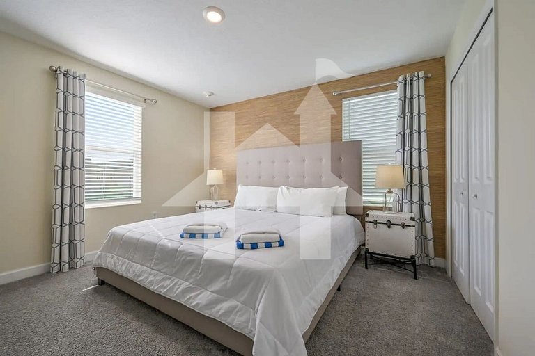 Vacation Home Near Disney, 9 bedrooms