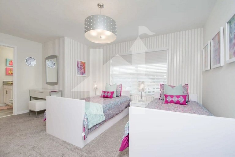 Vacation Home Near Disney, 5 bedrooms