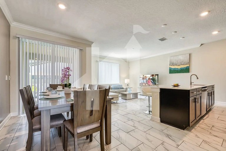 Vacation Home Near Disney, 4 bedrooms
