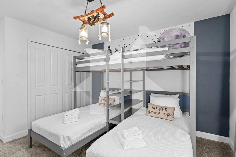 Vacation Home Near Disney, 4 bedrooms