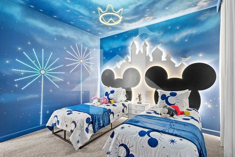 Vacation Home Near Disney, 5 bedrooms