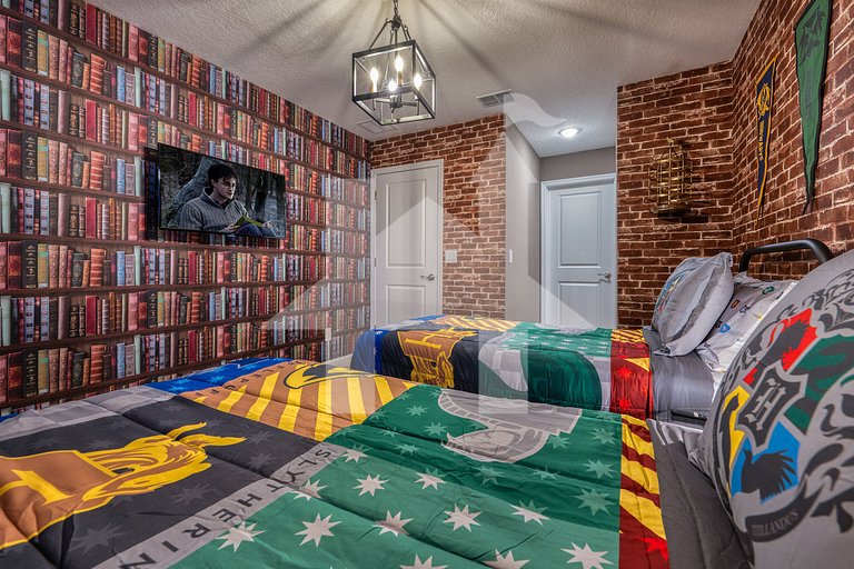 4BR Villa w/ Pool Near Disney + Themed Rooms