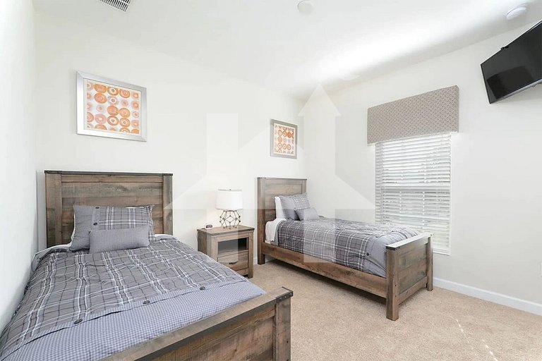 Vacation Home Near Disney, 5 bedrooms