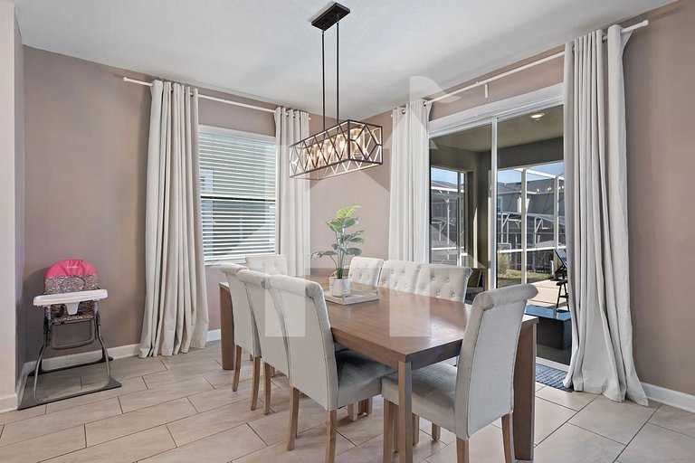 Vacation Home Near Disney, 6 bedrooms