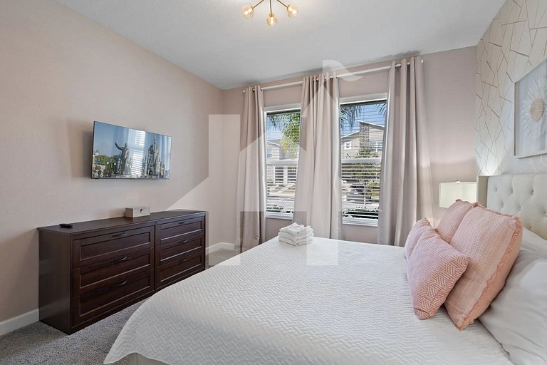 Vacation Home Near Disney, 6 bedrooms