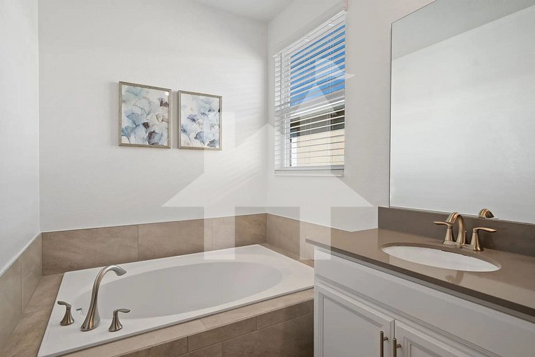 Vacation Home Near Disney, 6 bedrooms