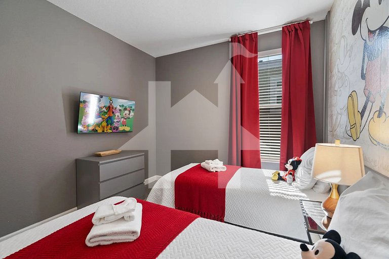 Vacation Home Near Disney, 6 bedrooms