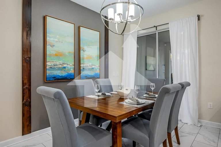 Vacation Home Near Disney, 4 bedrooms
