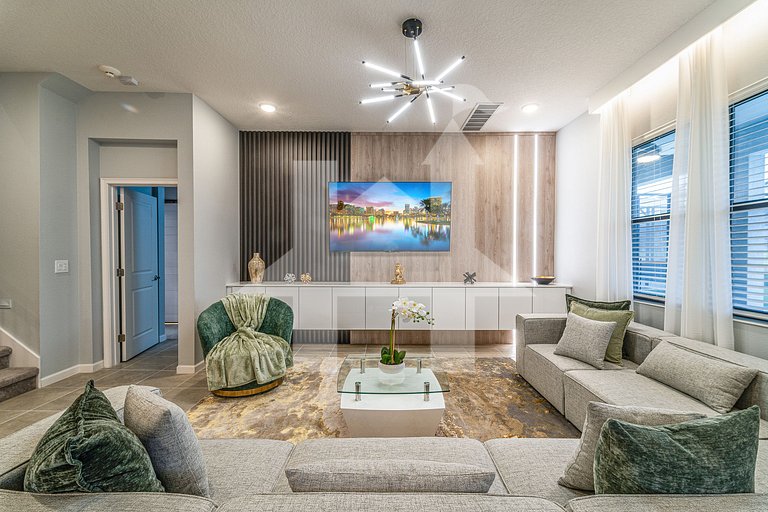 59546Q Luxury 6BR Villa | Prime Location, Pool & Cinema