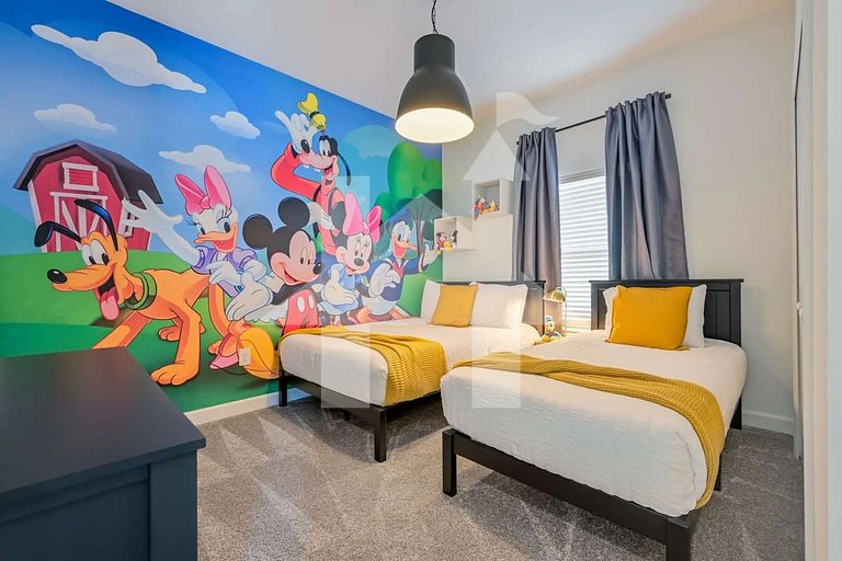 Vacation Home Near Disney, 5 bedrooms