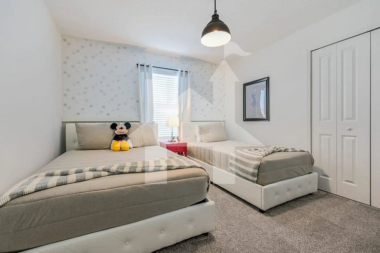 Vacation Home Near Disney, 5 bedrooms