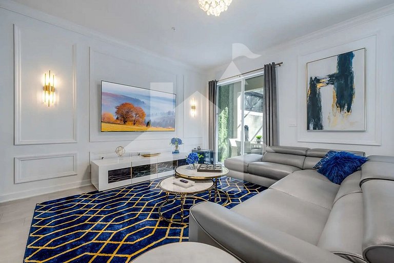 Vacation Home Near Disney, 5 bedrooms