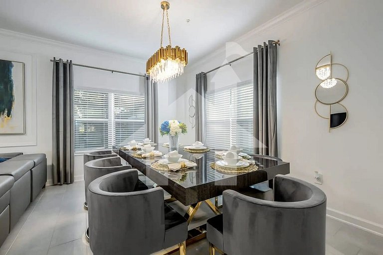 Vacation Home Near Disney, 5 bedrooms
