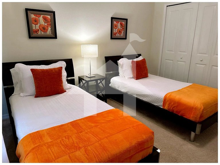 Vacation Home Near Disney, 4 bedrooms