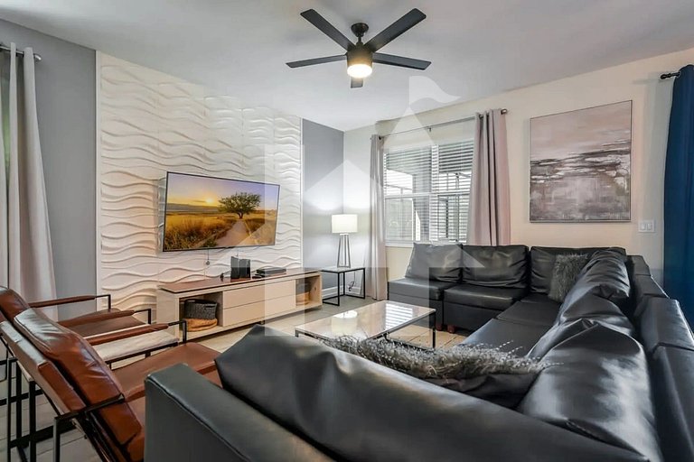 Vacation Home Near Disney, 9 bedrooms