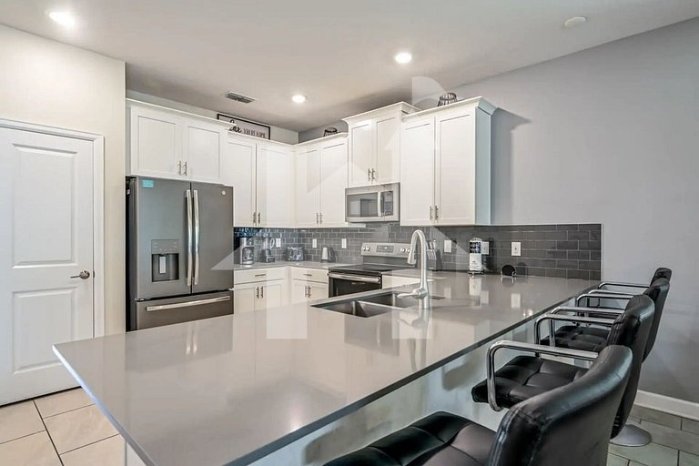 Vacation Home Near Disney, 9 bedrooms