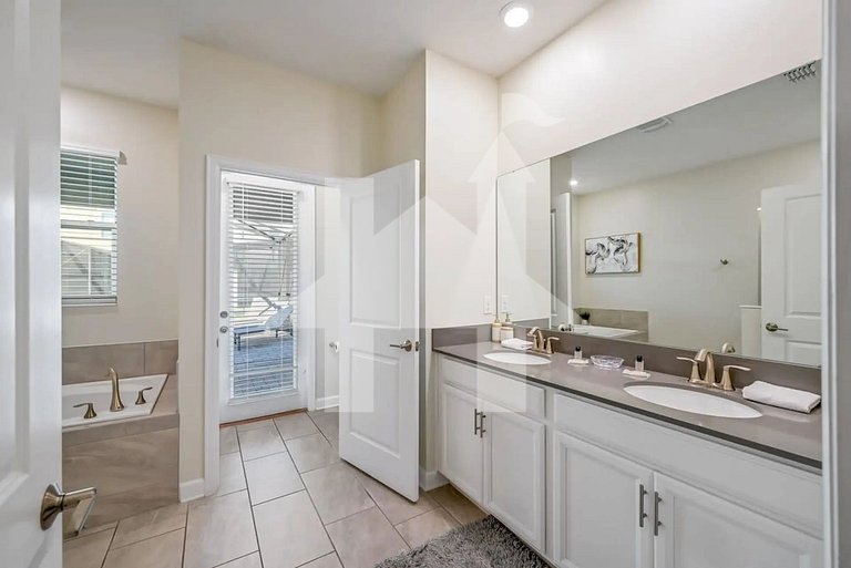 Vacation Home Near Disney, 9 bedrooms