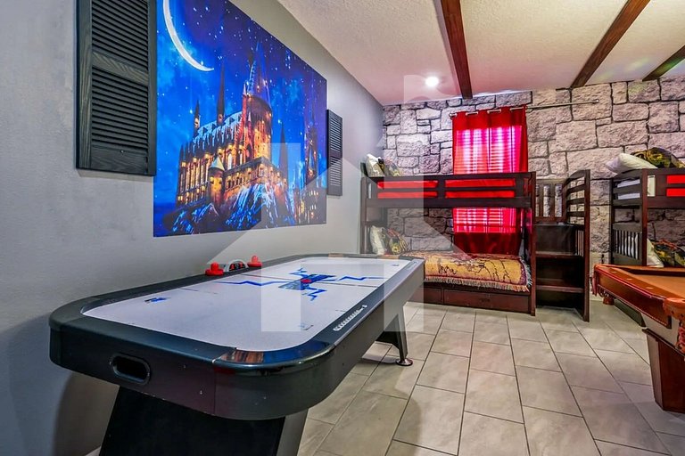 Vacation Home Near Disney, 9 bedrooms