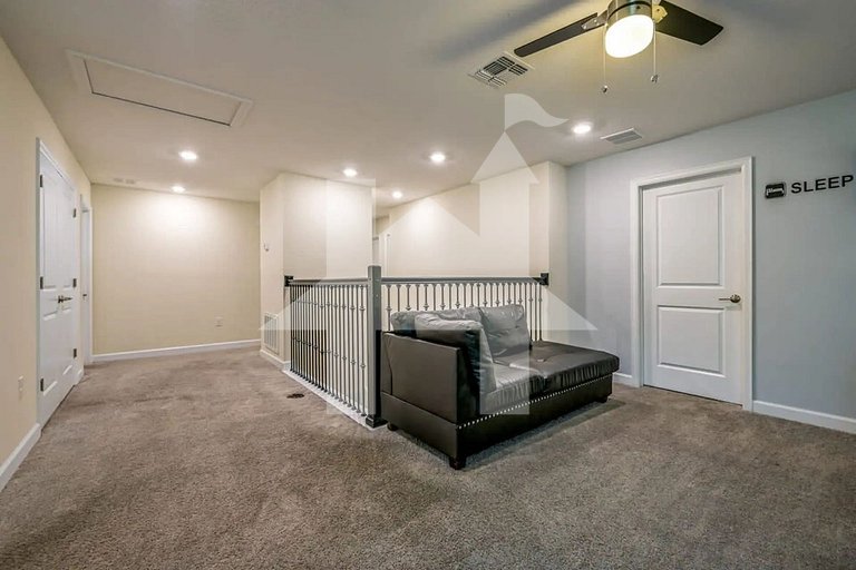 Vacation Home Near Disney, 9 bedrooms