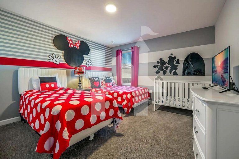 Vacation Home Near Disney, 9 bedrooms