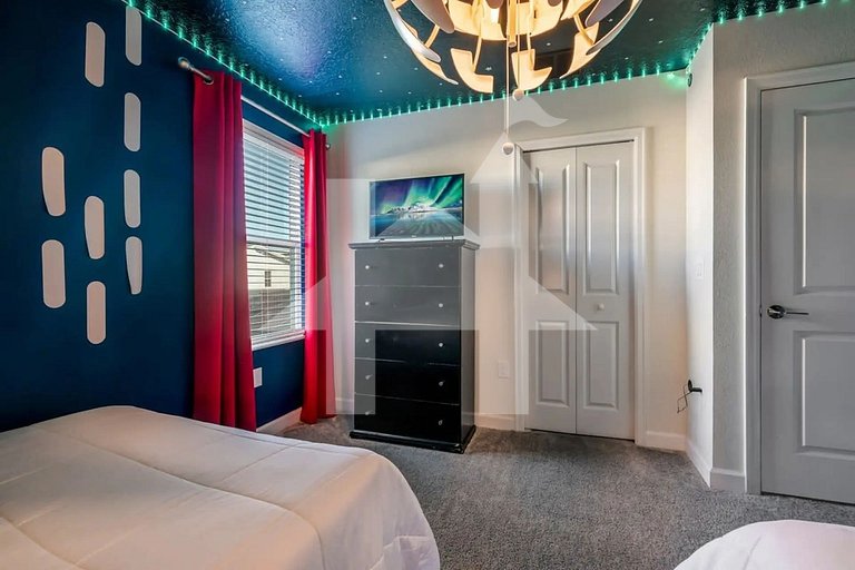 Vacation Home Near Disney, 9 bedrooms