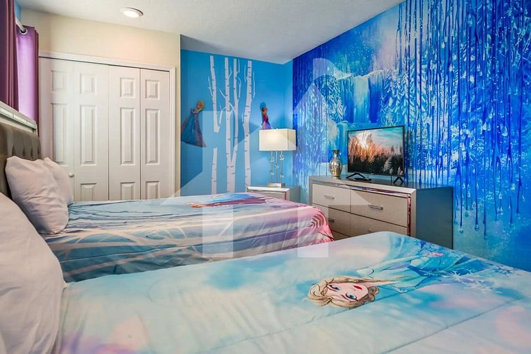 Vacation Home Near Disney, 9 bedrooms