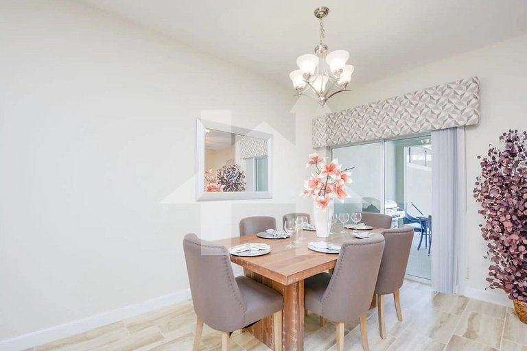 Vacation Home Near Disney, 4 bedrooms
