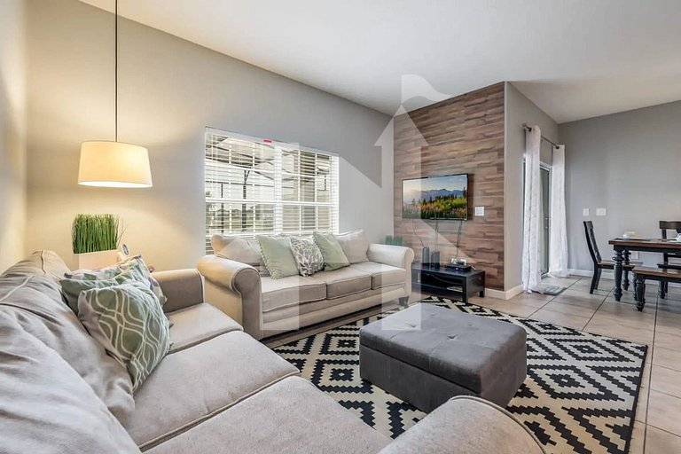 Vacation Home Near Disney, 4 bedrooms
