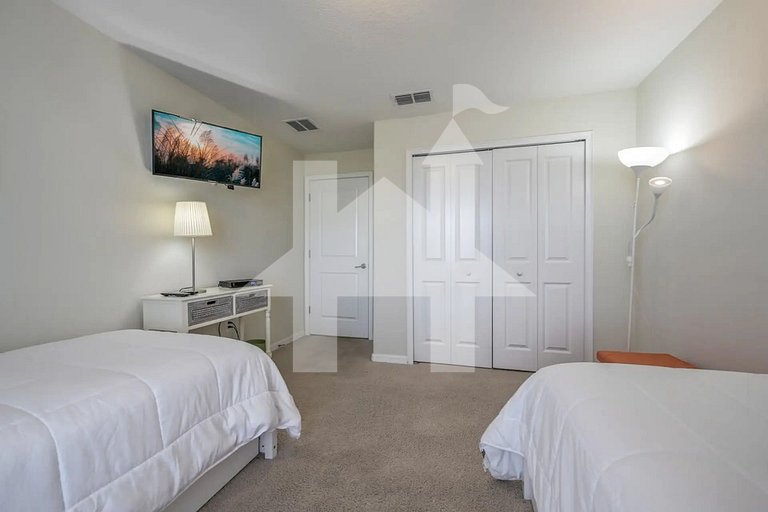 Vacation Home Near Disney, 4 bedrooms