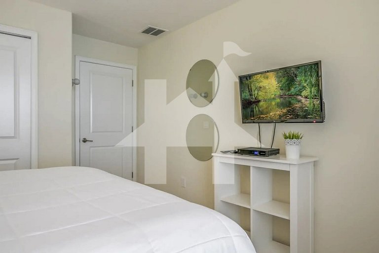 Vacation Home Near Disney, 4 bedrooms