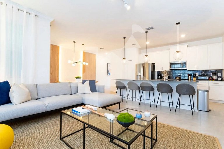 Vacation Home Near Disney, 4 bedrooms