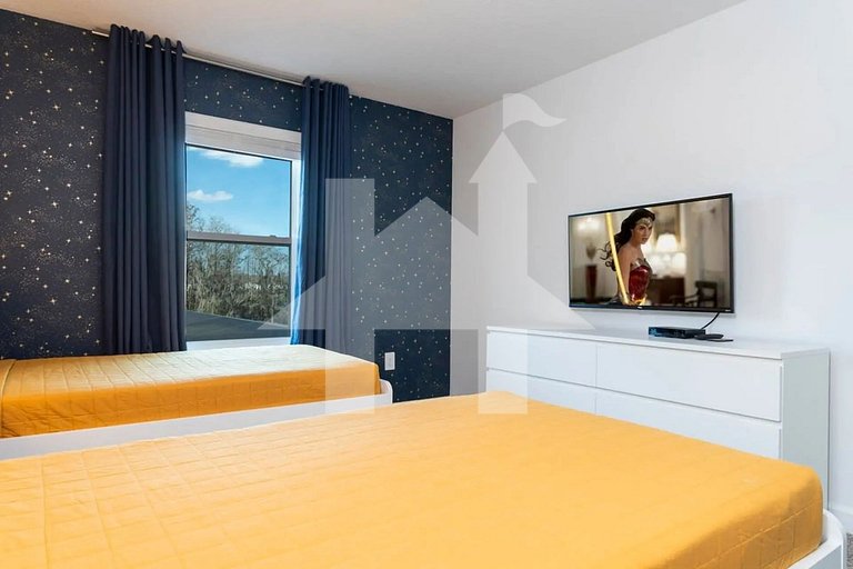 Vacation Home Near Disney, 4 bedrooms