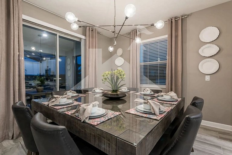 Vacation Home Near Disney, 6 bedrooms
