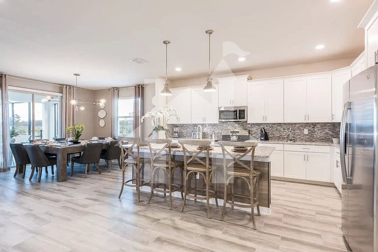 Vacation Home Near Disney, 6 bedrooms
