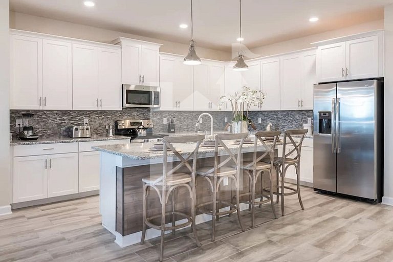 Vacation Home Near Disney, 6 bedrooms