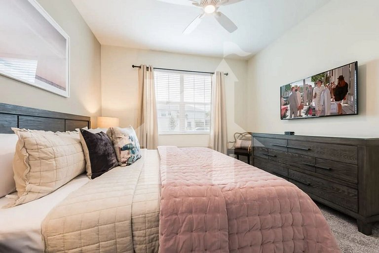 Vacation Home Near Disney, 6 bedrooms