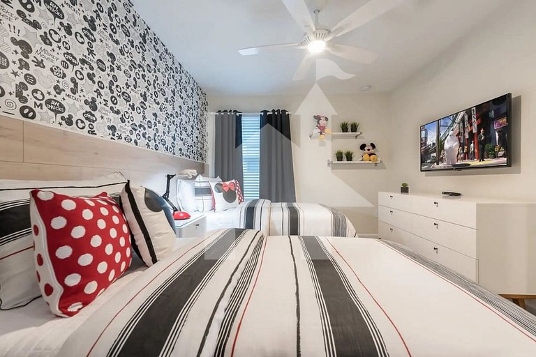 Vacation Home Near Disney, 6 bedrooms
