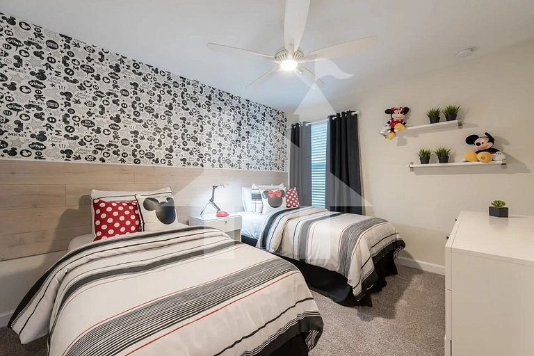 Vacation Home Near Disney, 6 bedrooms