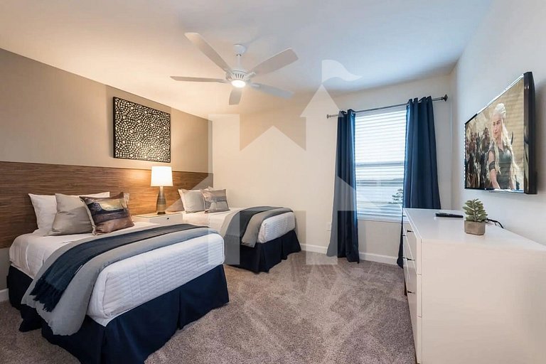 Vacation Home Near Disney, 6 bedrooms
