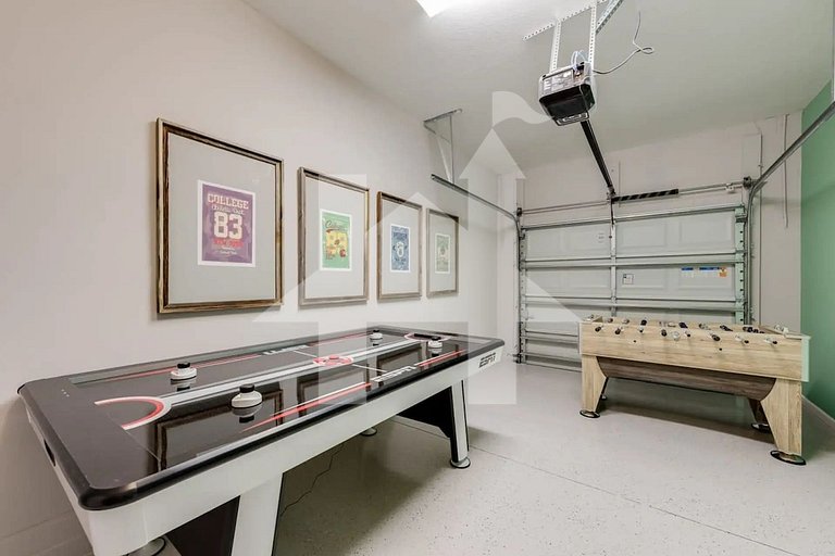 Vacation Home Near Disney, 6 bedrooms