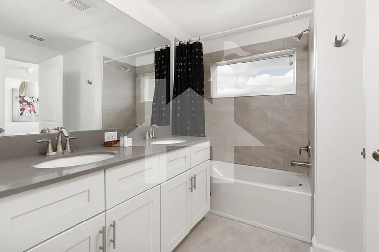 Vacation Home Near Disney, 4 bedrooms