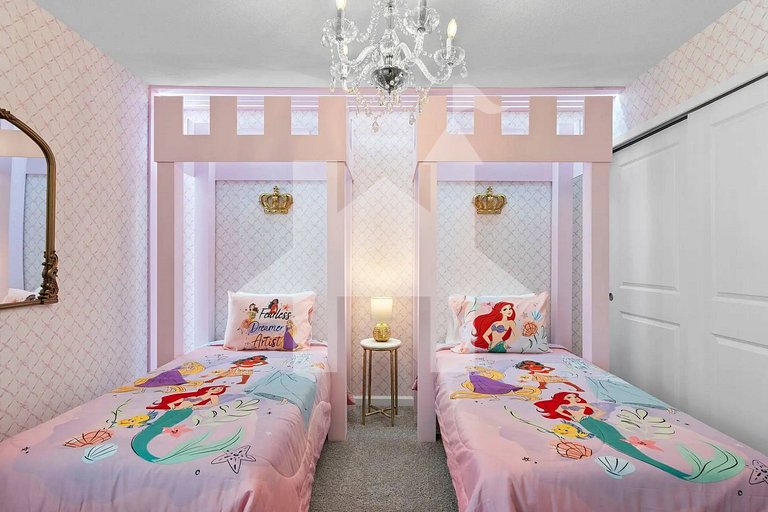 Vacation Home Near Disney, 9 bedrooms