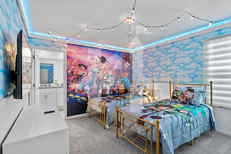 Vacation Home Near Disney, 9 bedrooms