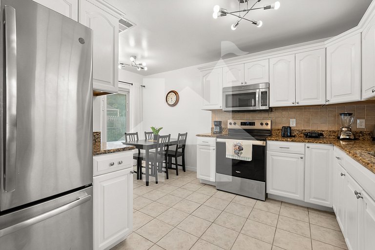 10 mins to Disney! 3BD/2BA w/ Pool and Game Room